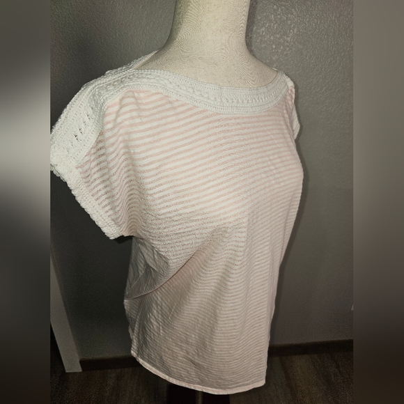 Rose and Olive Striped Pink and White with Crochet Detail Women's Casual Top Lg - Picture 3 of 11